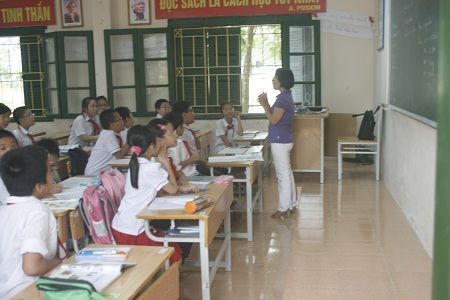 Giáo viên hợp đồng bỏ dạy đi làm công nhân